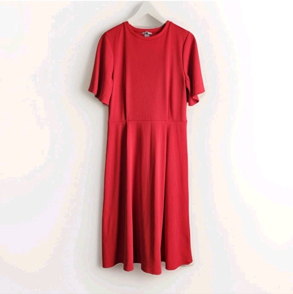 H&M Red Dress Midi Flared Short Sleeve Above Knee Size M Flowy A-line Pleated